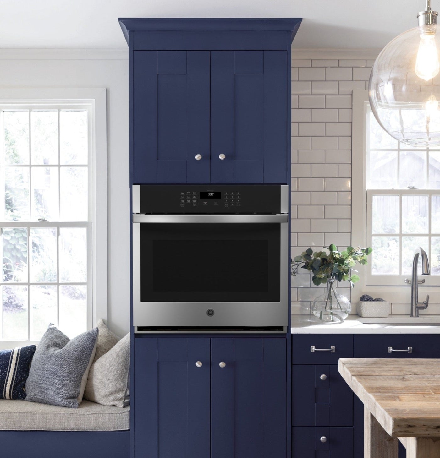GE Stainless Steel Single Wall Oven (5.0 Cu.Ft.) - JTS3000SNSS