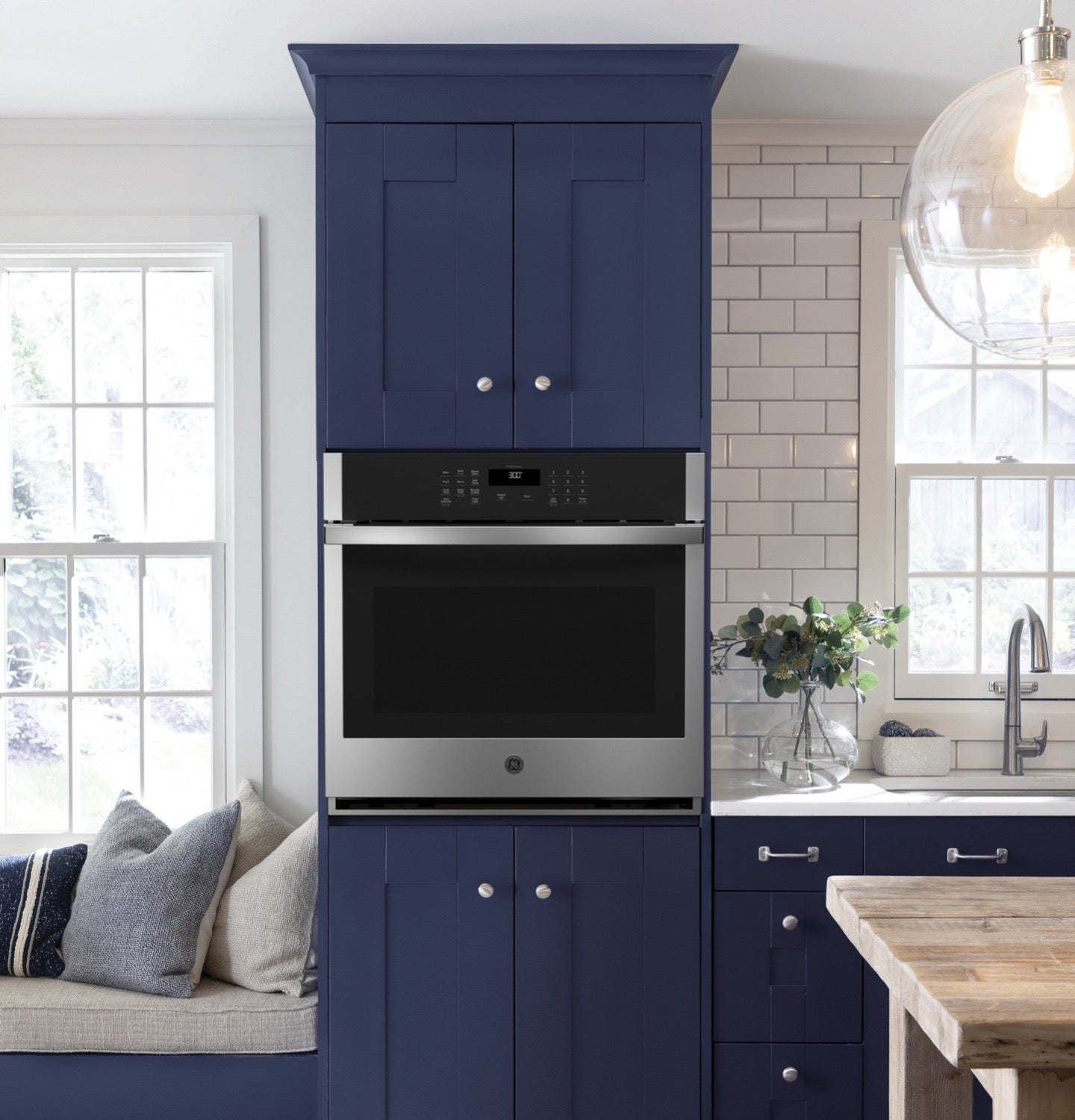 GE Stainless Steel Single Wall Oven (5.0 Cu.Ft.) - JTS3000SNSS