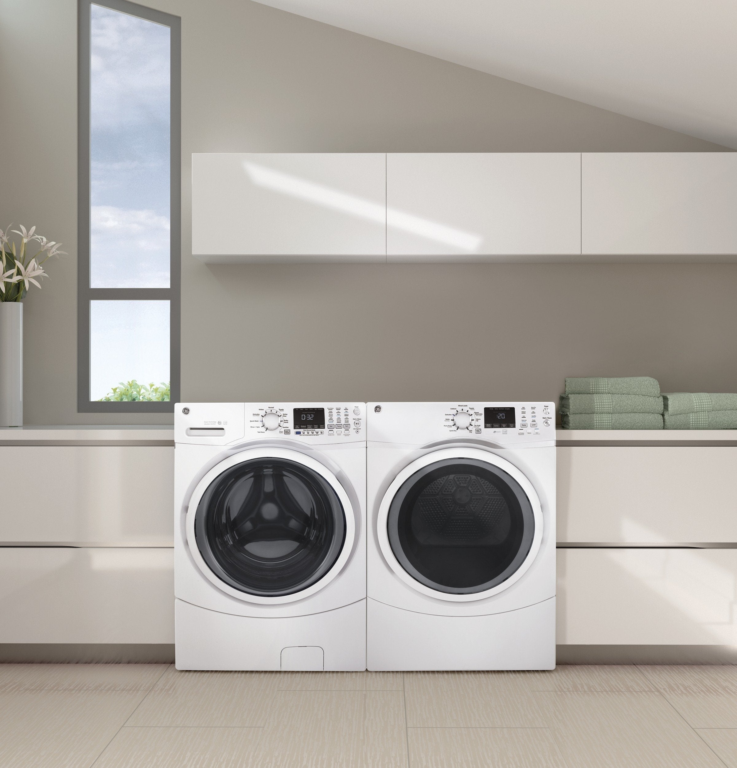 GE White Electric Dryer (7.5 Cu. Ft.) - GFD45ESMMWW