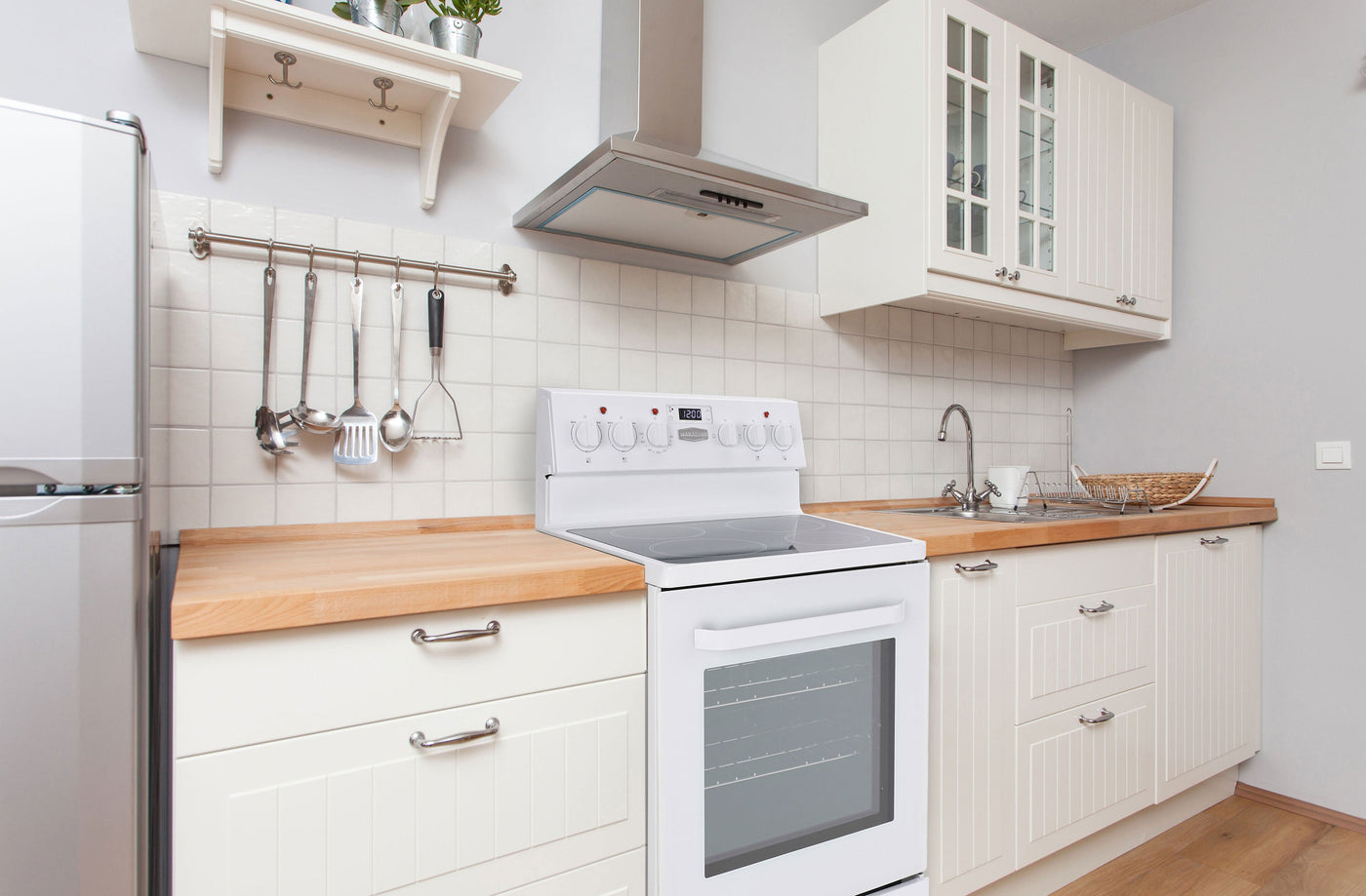 Marathon White Schott Ceran® Smooth top Electric Range (2.7 cu.ft.) - MER245W-1