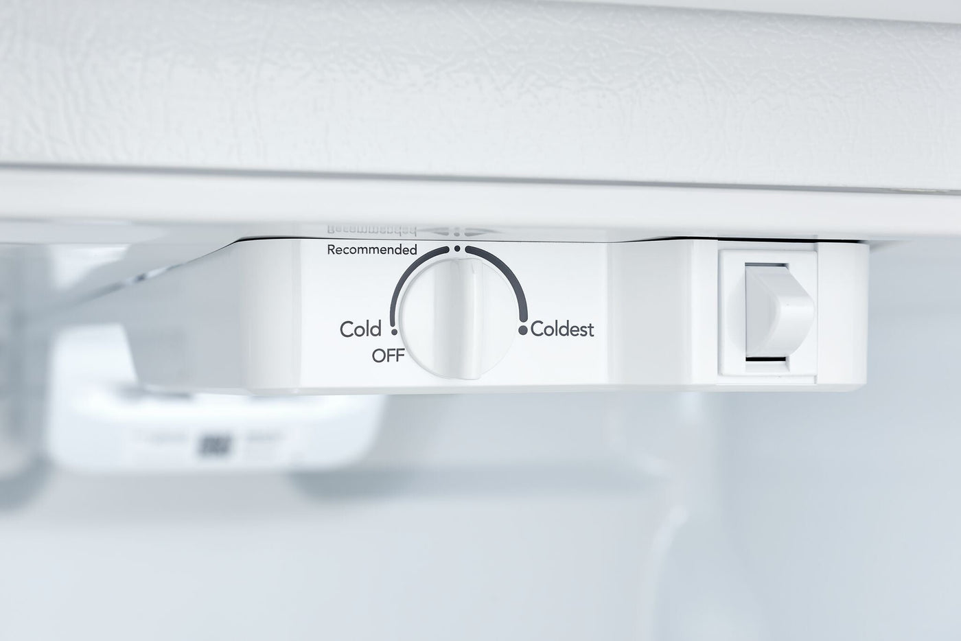 Frigidaire White Top-Freezer Refrigerator (20 Cu. Ft.) - FFHT2022AW