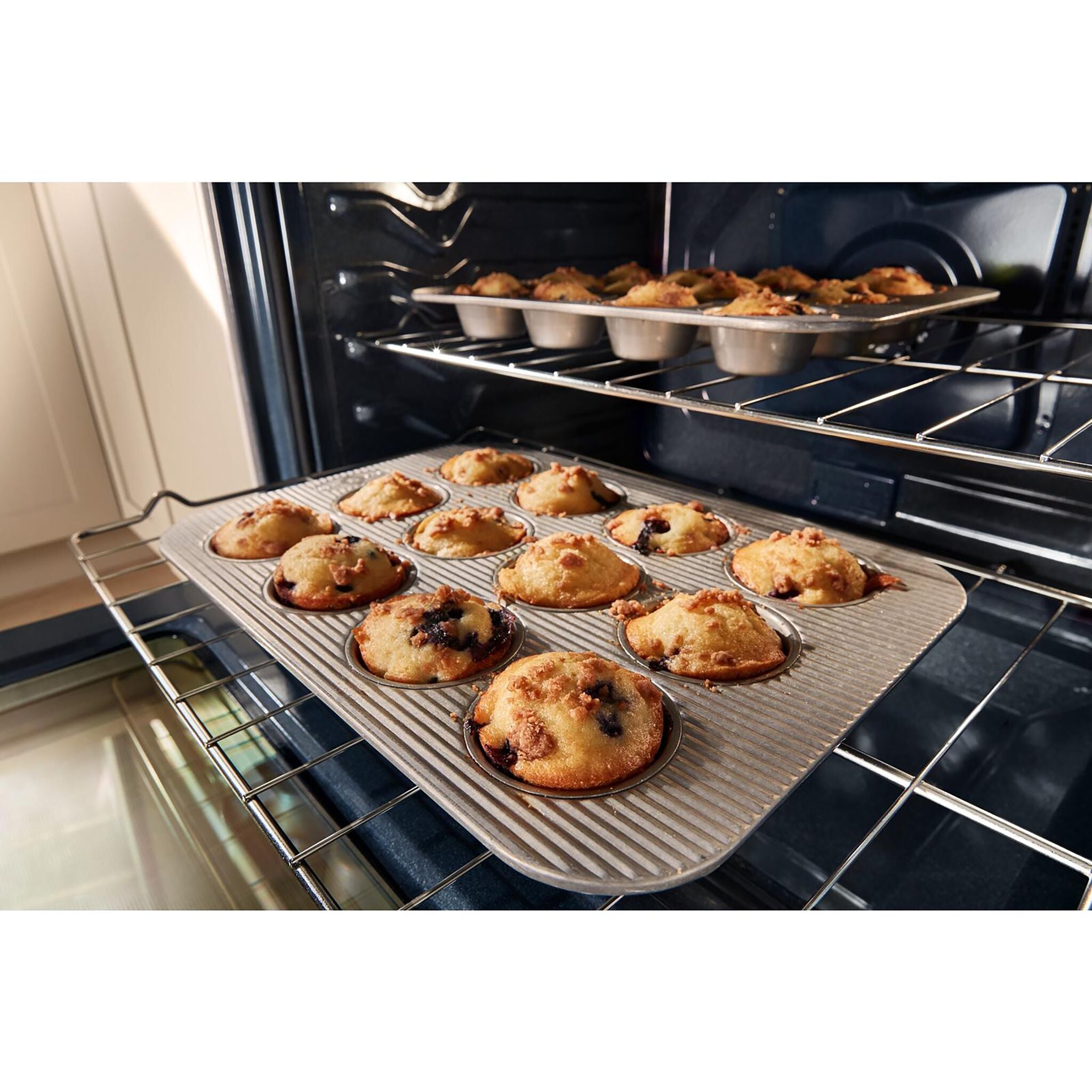 Whirlpool Print Resistant Black Stainless Gas Freestanding Range (5 Cu.Ft.) - WFGS5030RV