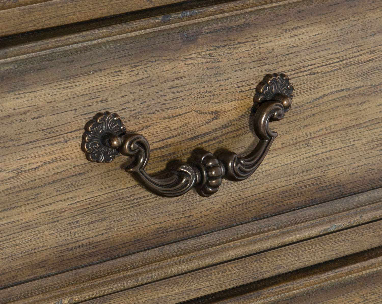 Rachelle 8 Drawer Dresser - Pecan