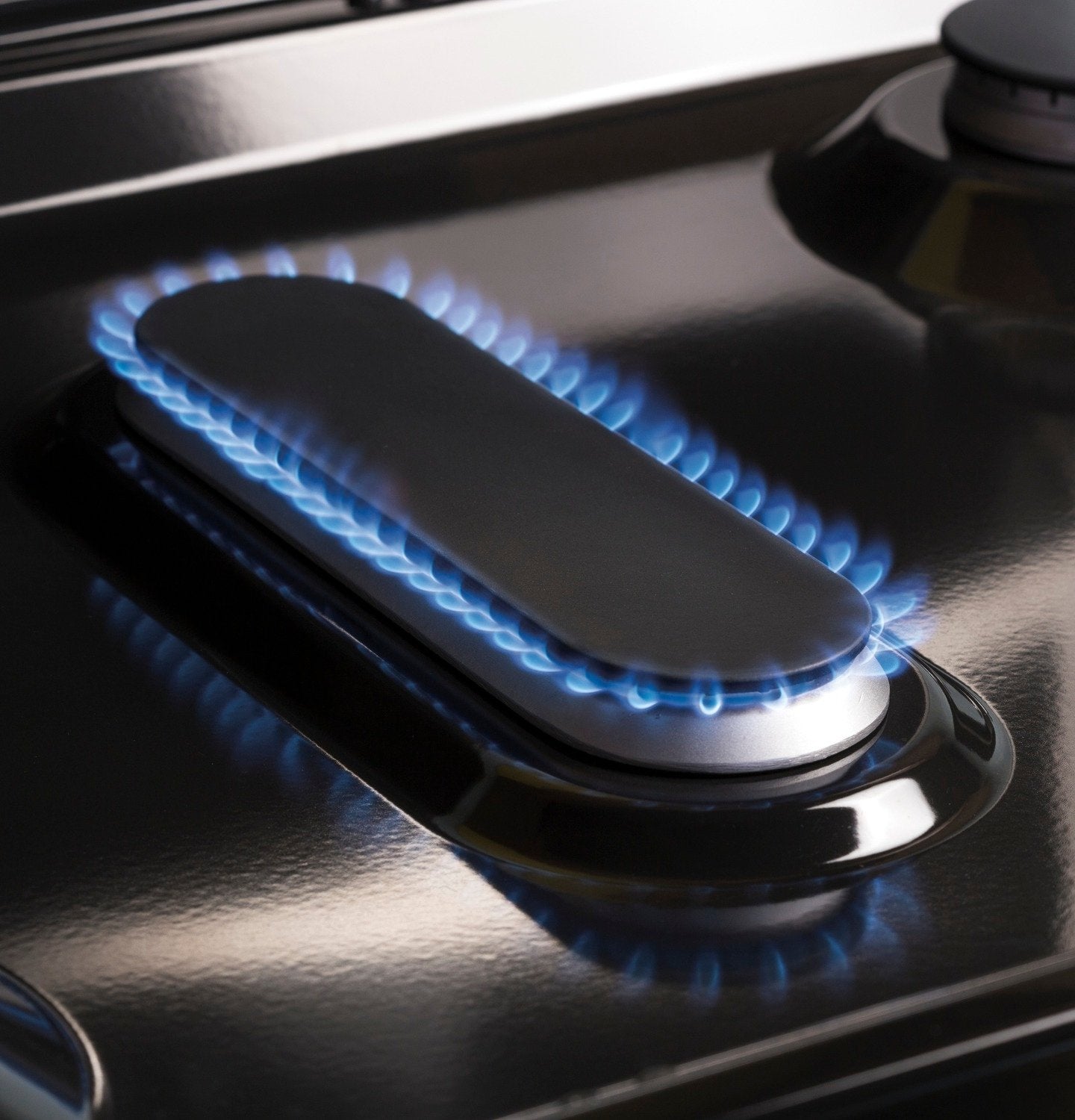 GE Stainless Steel Freestanding Gas Range (5.0 Cu. Ft.) - JCGBS66SEKSS