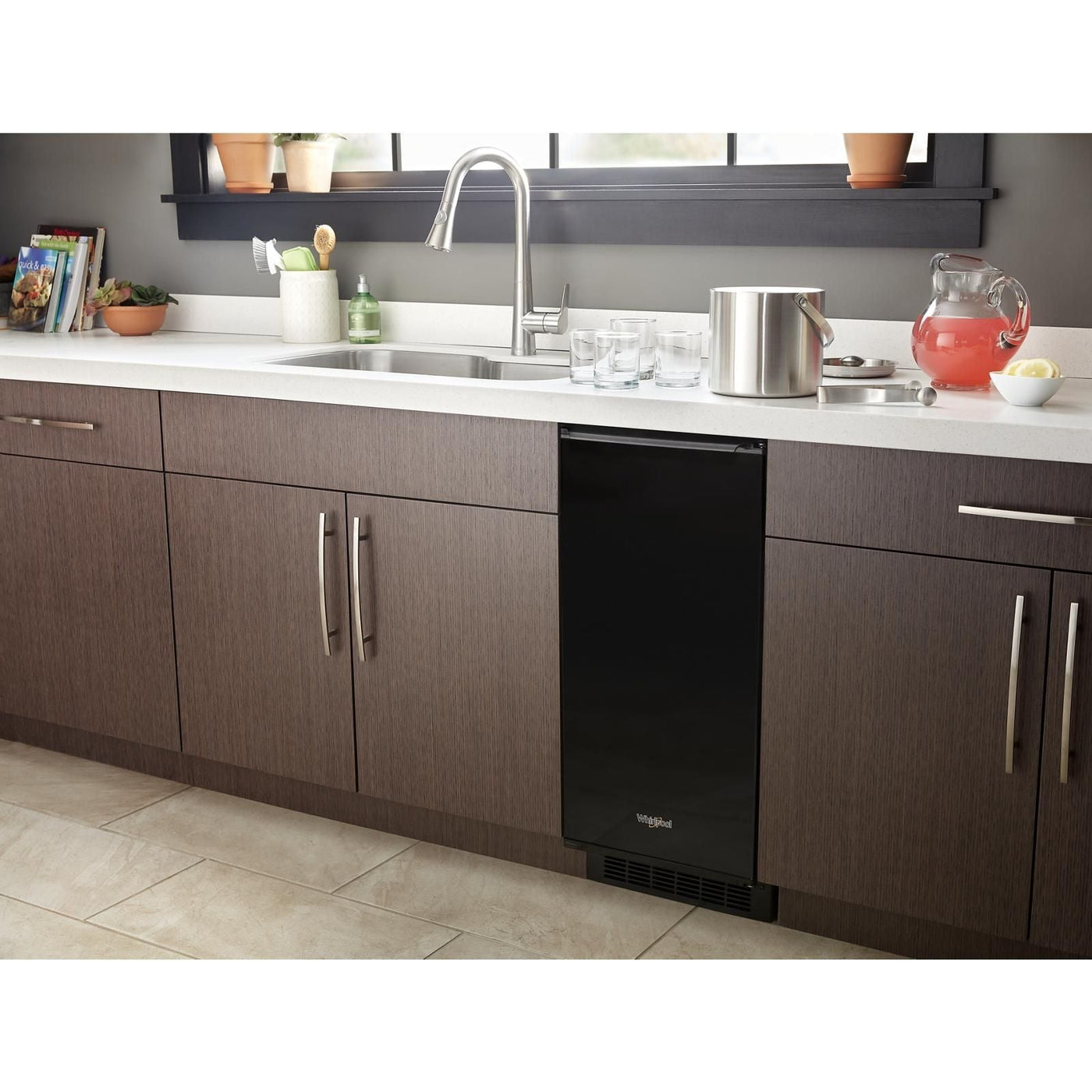 Whirlpool Black Icemaker (25 lbs) - WUI75X15HB