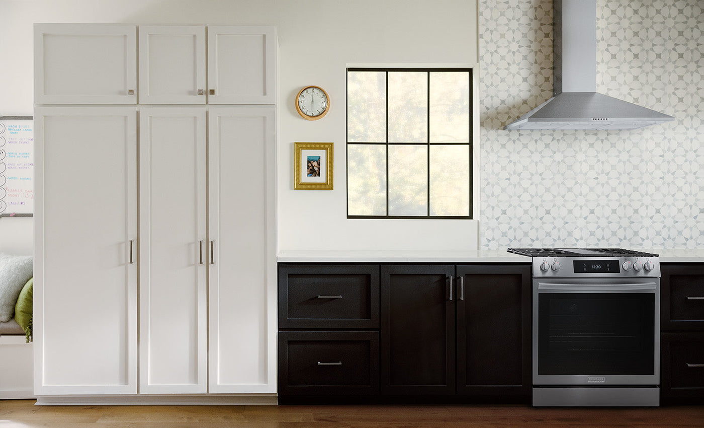 Frigidaire Gallery Stainless Steel 30" Front Control Gas Range with Total Convection (6.1 Cu. Ft) - GCFG3060BF