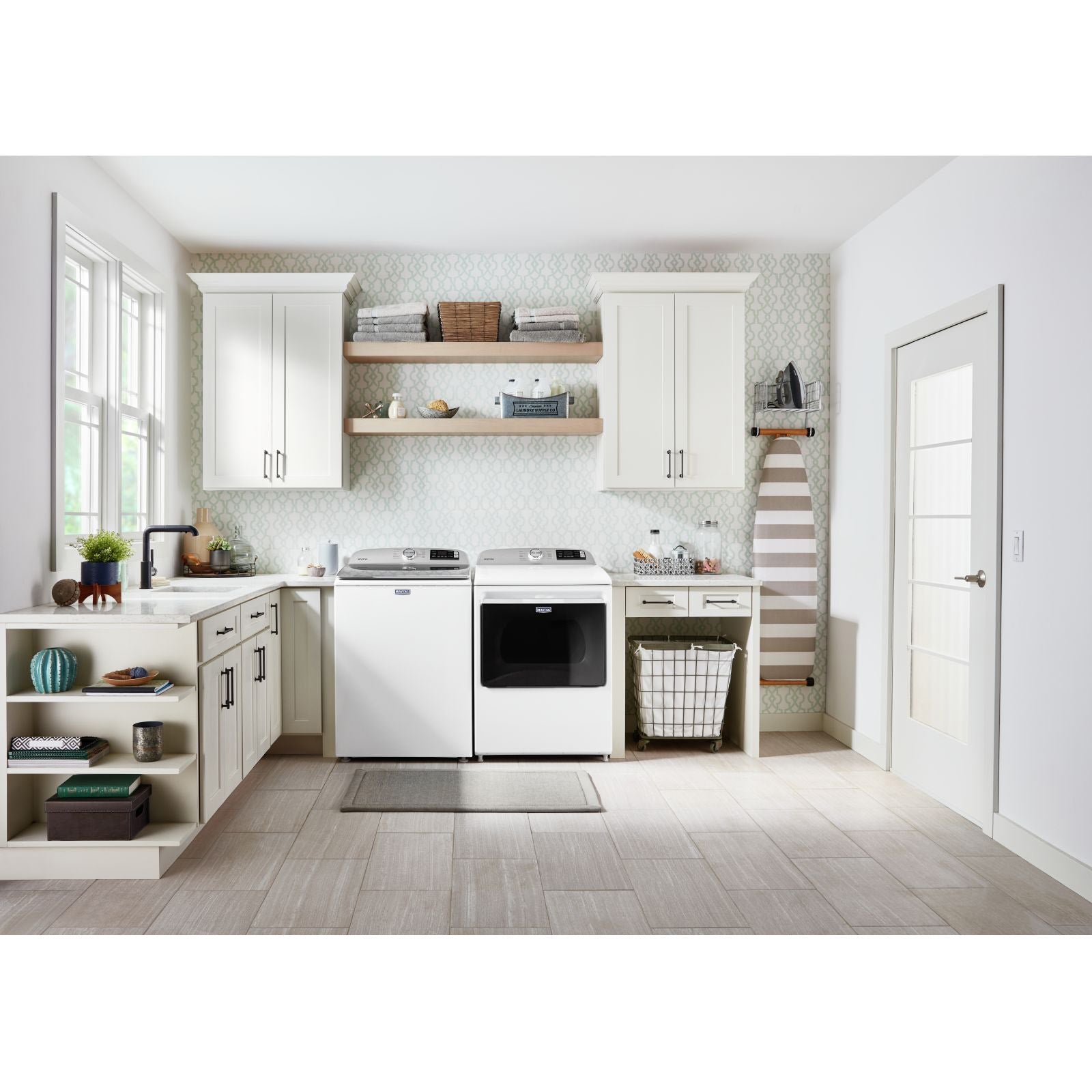 Maytag White Smart Gas Dryer (7.4 cu.ft.) - MGD6230HW