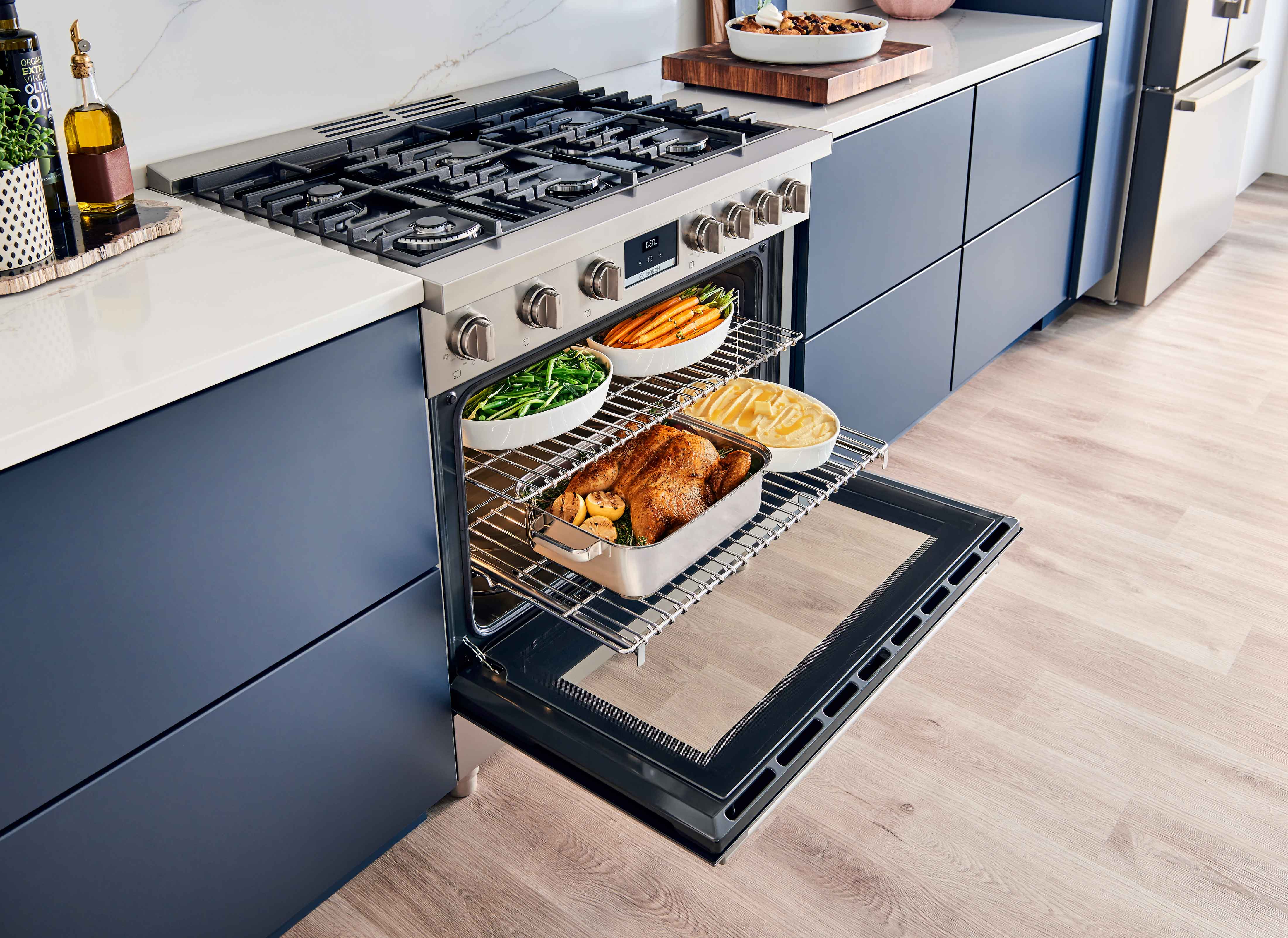 Bosch 36" Industrial Style Gas Range Stainless Steel - HGS8655UC