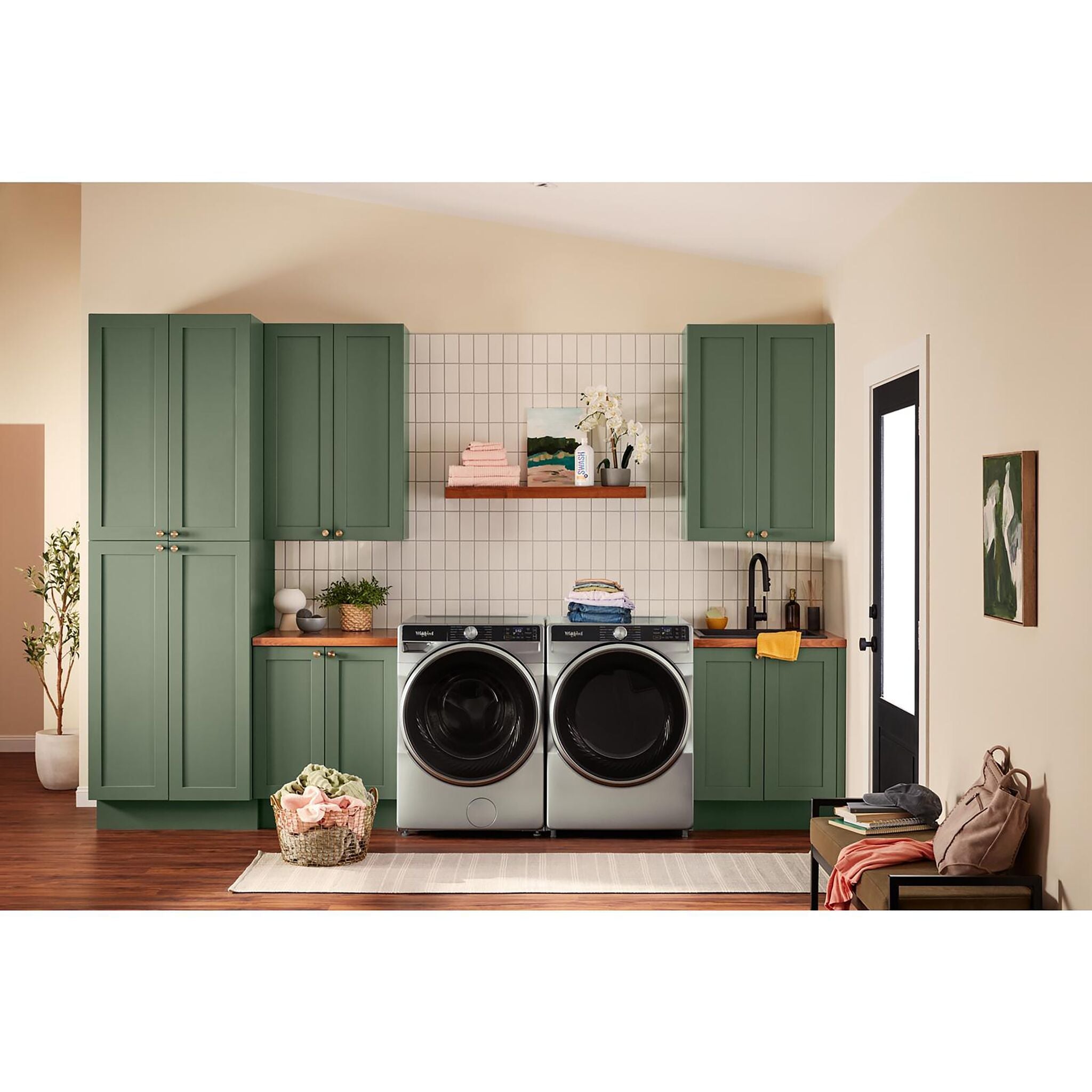 Whirlpool Radiant Silver Gas Dryer (7.4 Cu.Ft.) - WGD6720RR