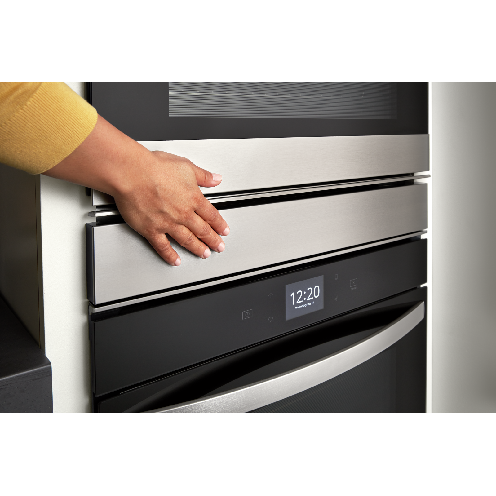 Whirlpool Fingerprint Resistant Stainless Steel 24" Smart Double Wall Oven (5.80 Cu. Ft) - WOD52ES4MZ