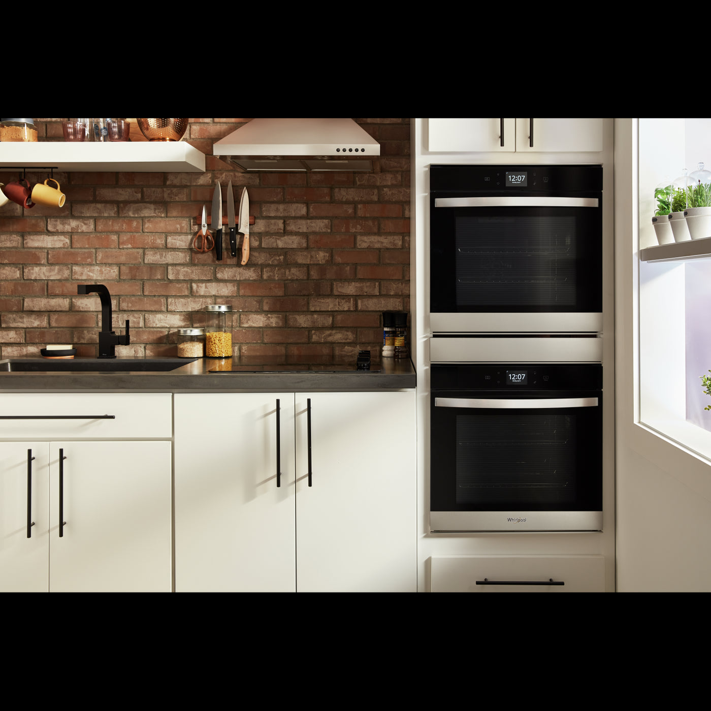 Whirlpool Fingerprint Resistant Stainless Steel 24" Smart Double Wall Oven (5.80 Cu. Ft) - WOD52ES4MZ