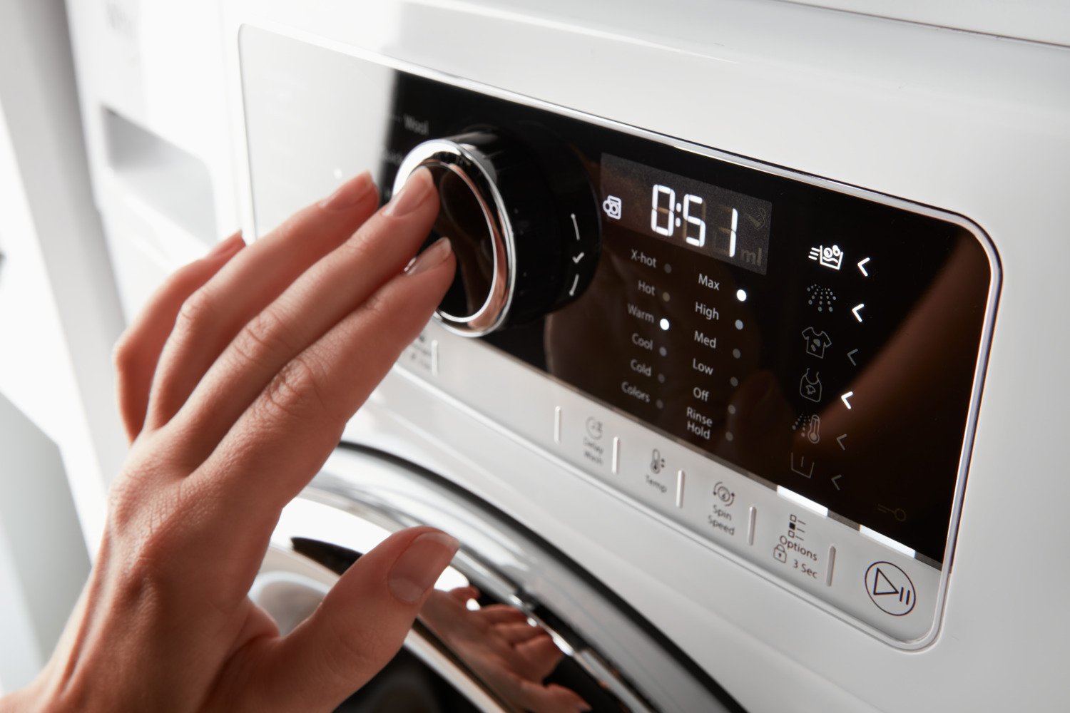 Whirlpool White Front-Load Washer (2.6 Cu. Ft. IEC) - WFW5090GW